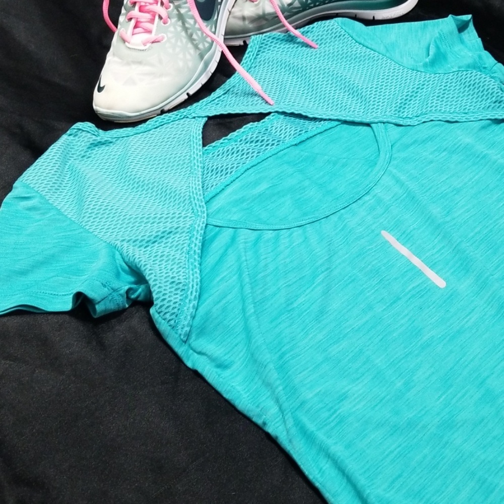 NWOT - Reebok Workout Shirt - Picture 6 of 8